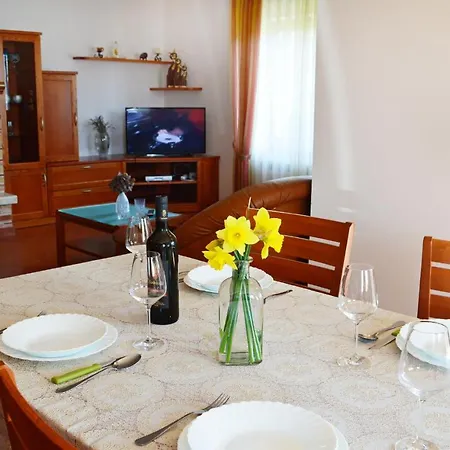 Leone Apartman