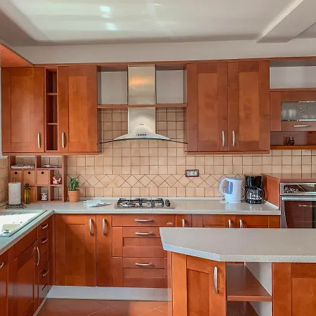 Leone Apartman