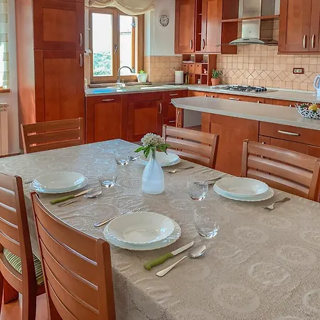 Leone Apartman Brtonigla
