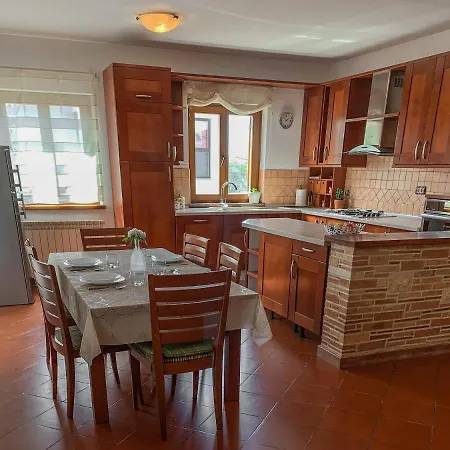 Leone Apartman Brtonigla